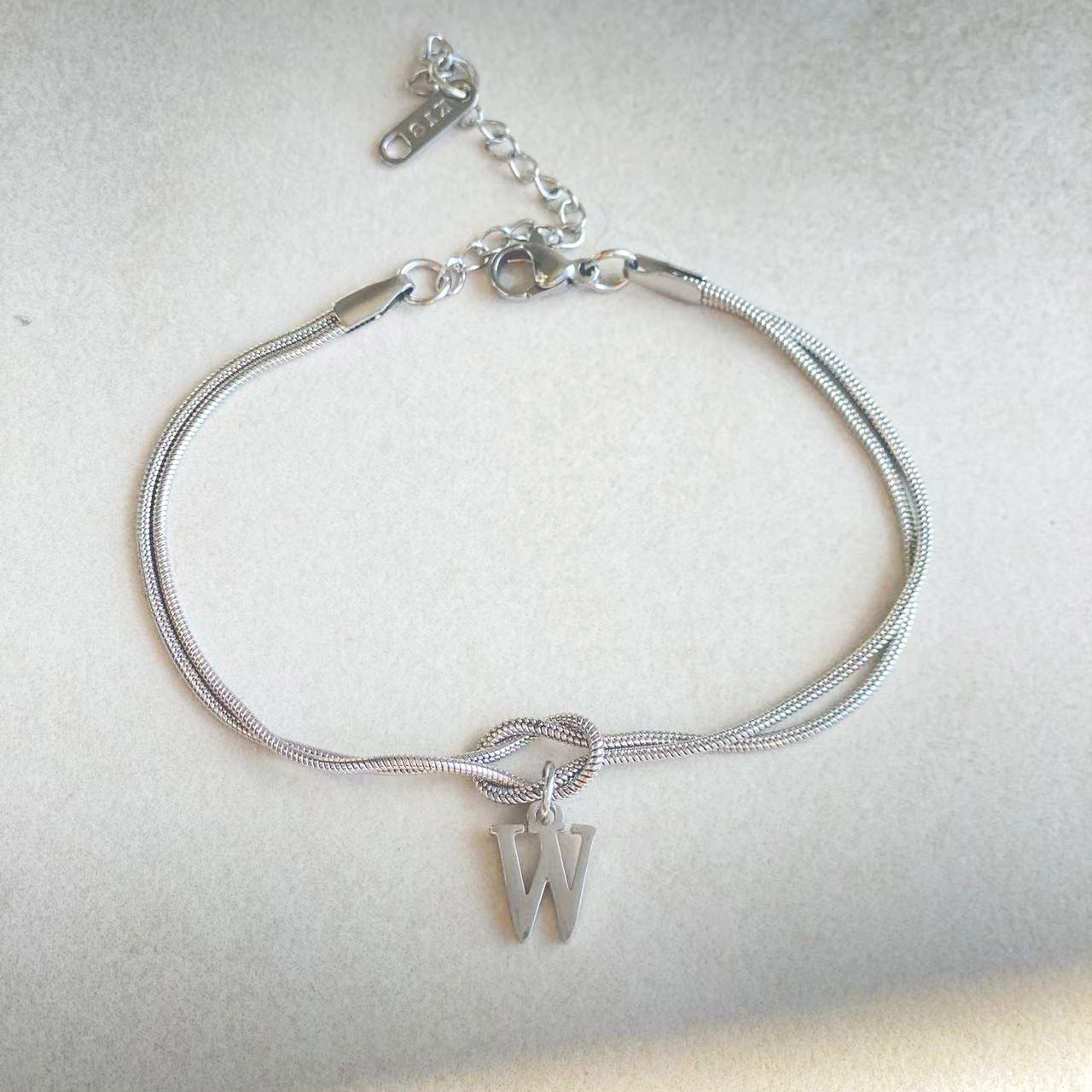 Bracciale con nodo d'amore e lettere - My kingdom