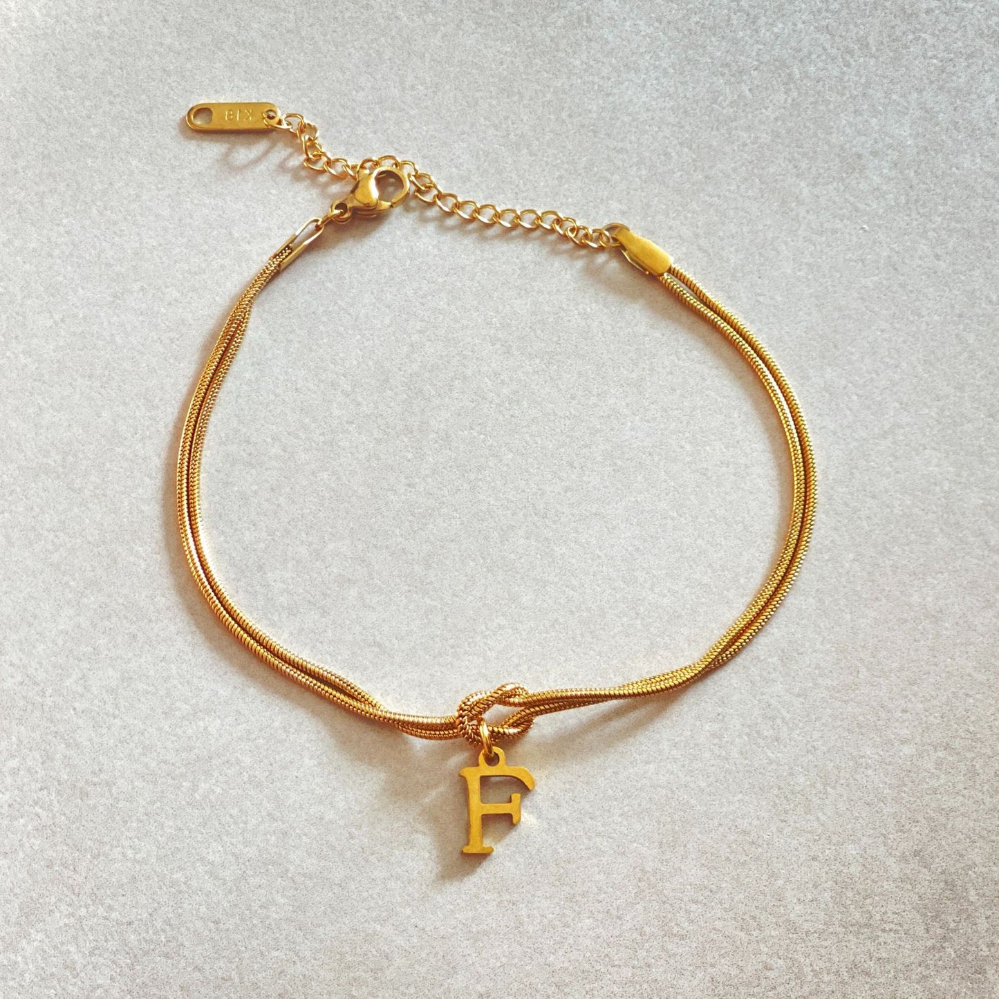 Bracciale con nodo d'amore e lettere - My kingdom