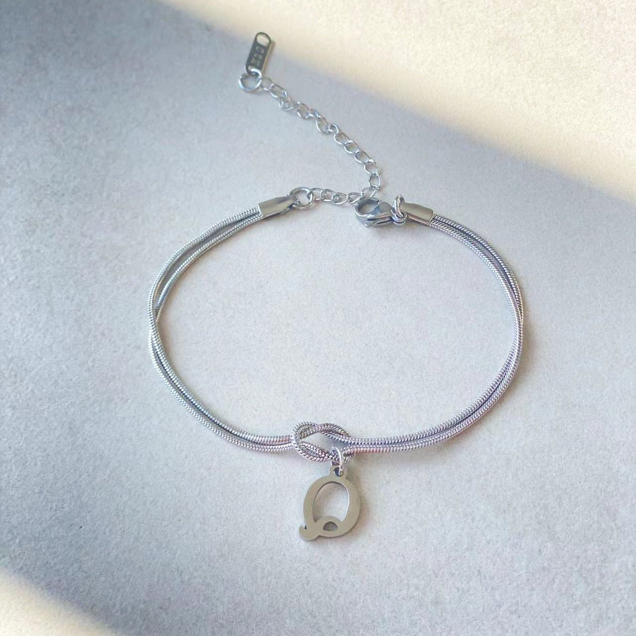 Bracciale con nodo d'amore e lettere - My kingdom