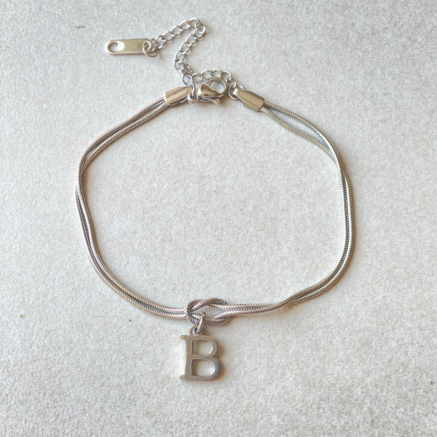 Bracciale con nodo d'amore e lettere - My kingdom
