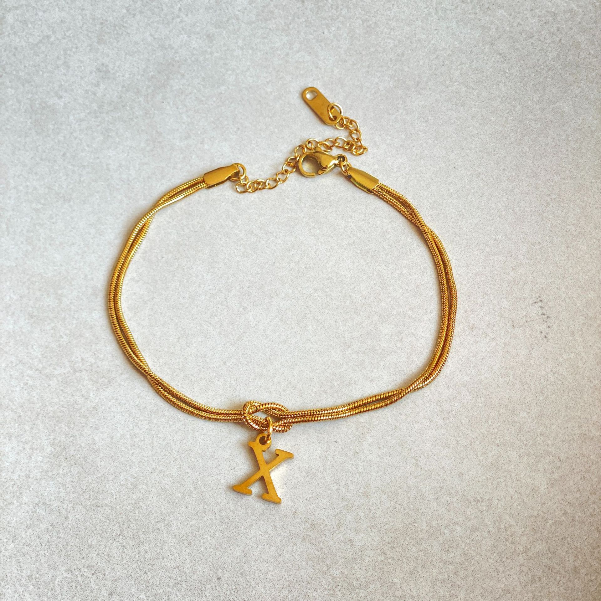 Bracciale con nodo d'amore e lettere - My kingdom
