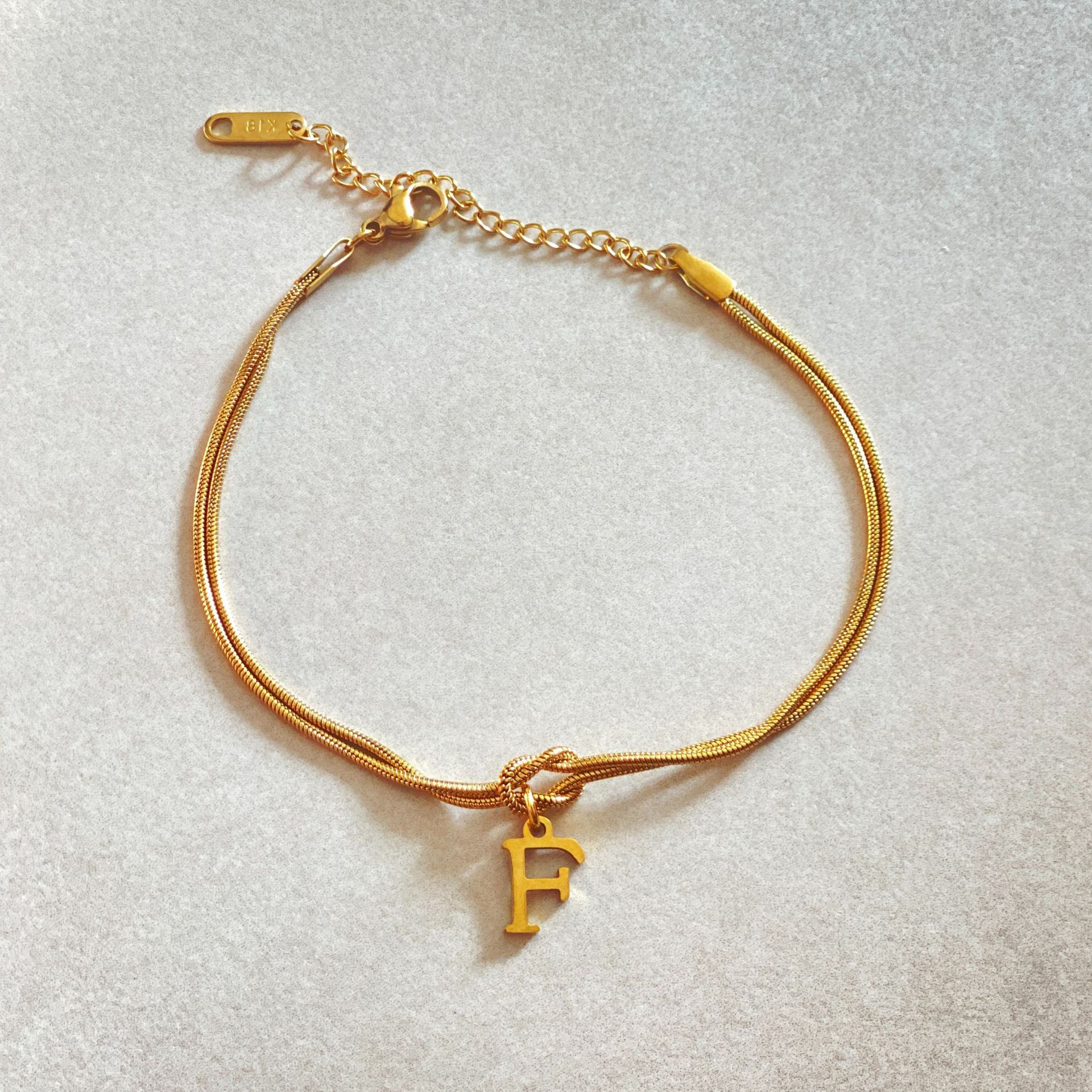 Bracciale con nodo d'amore e lettere - My kingdom